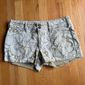 Pilcro Floral Shorts - Beige and White Beachy, Tropical, Summer